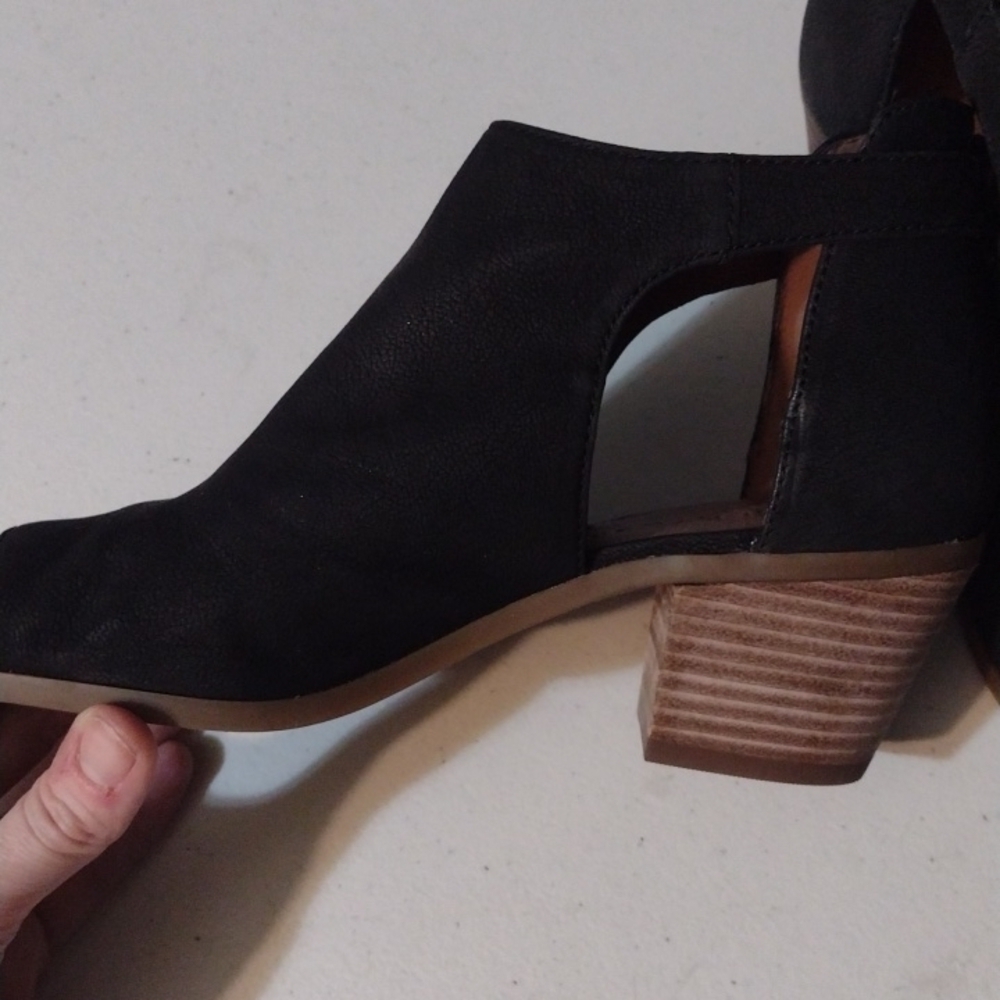 Lucky Brand Barimo Black Leather Cutout Chunk Stacked Heel Peeptoe Shoes size6.5 - Picture 13 of 13